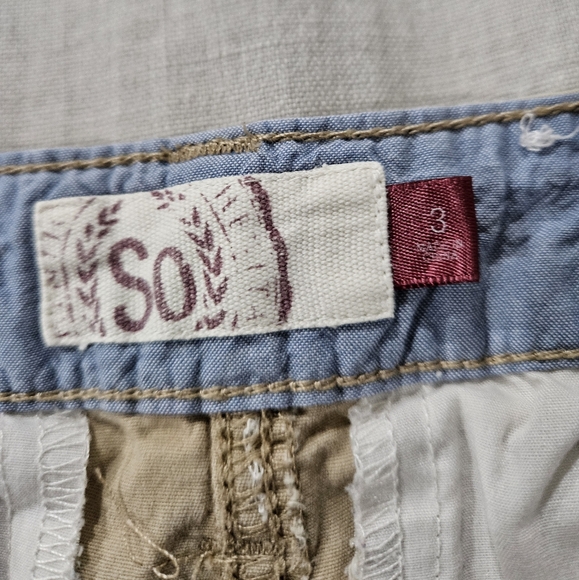 SO Tan Cargo Shorts with Flat Front Design - Picture 3 of 4